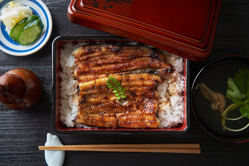 鰻に焼き方から提供までの全てを誰でも出来るマニュアル化